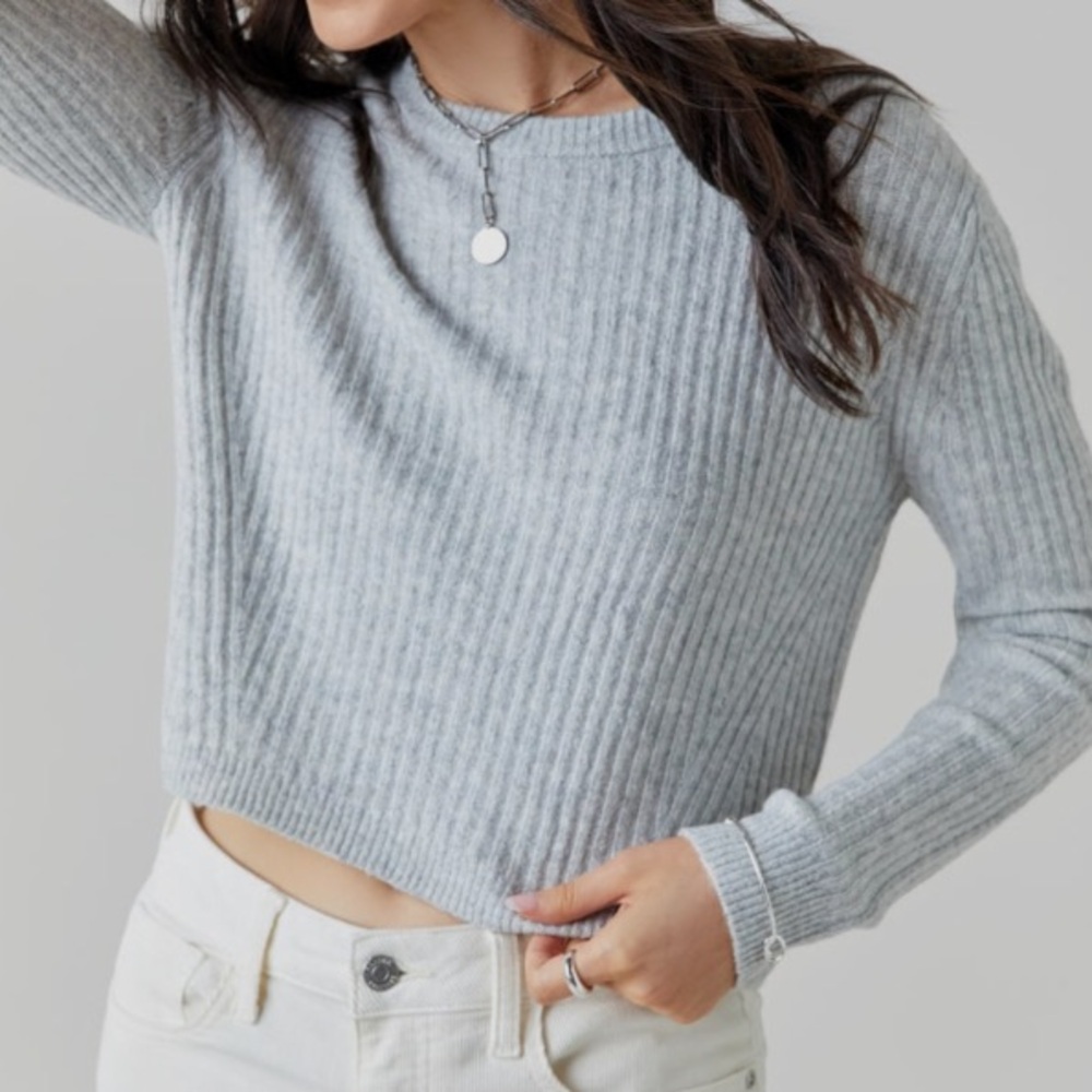 Francesca’s Alice Rib Knit Light Gray Cropped Sweater